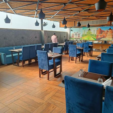 400 m2, 21 yatak odalı, 21 banyolu Müstakil Ev, Tajganj bölgesinde Agra  Dış mekan fotoğraf