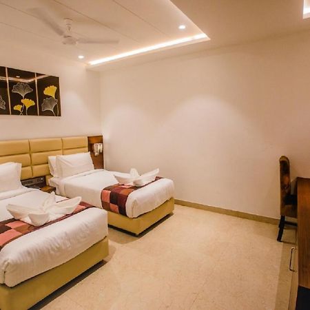 400 m2, 21 yatak odalı, 21 banyolu Müstakil Ev, Tajganj bölgesinde Agra  Dış mekan fotoğraf