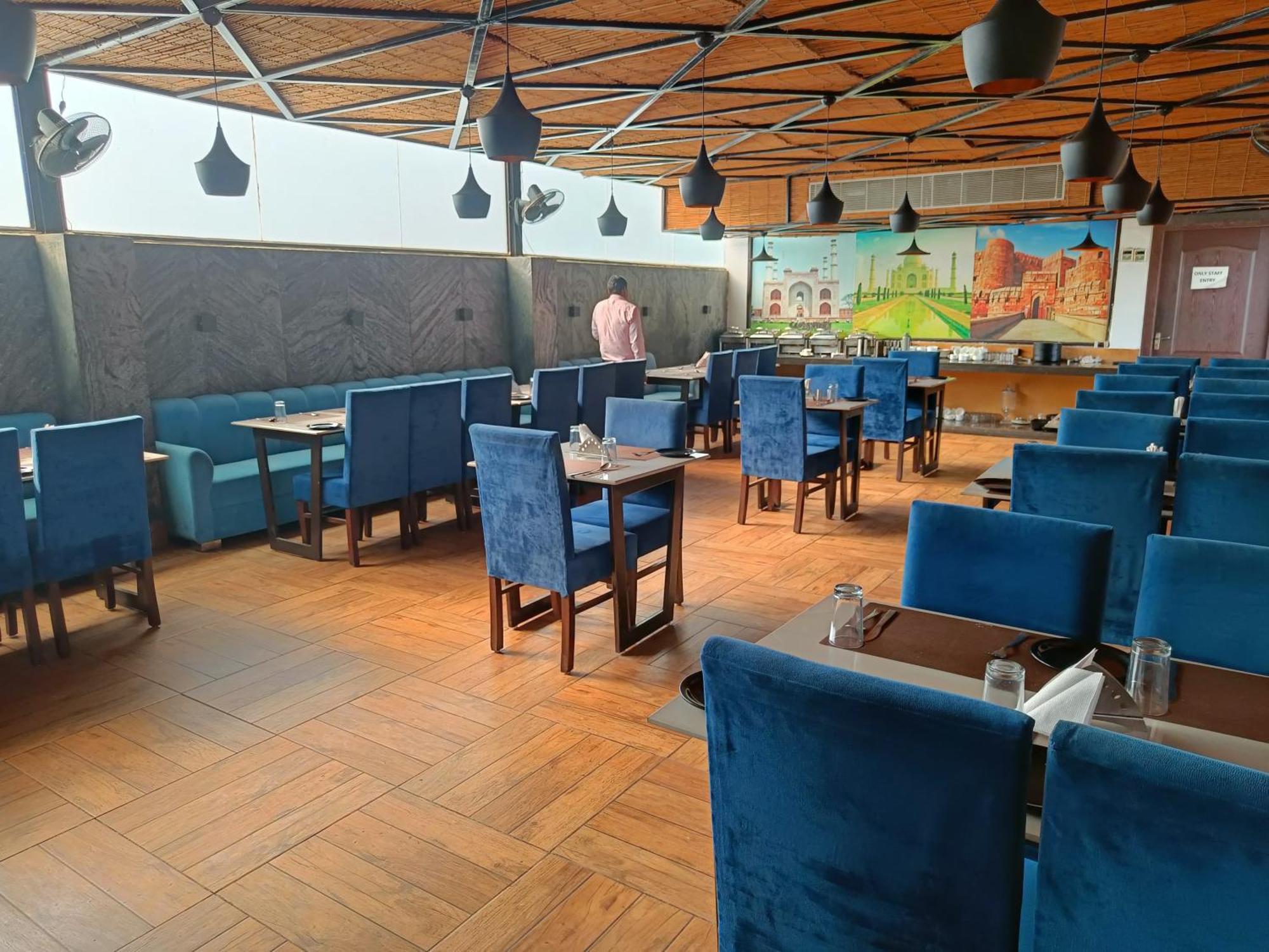 400 m2, 21 yatak odalı, 21 banyolu Müstakil Ev, Tajganj bölgesinde Agra  Dış mekan fotoğraf
