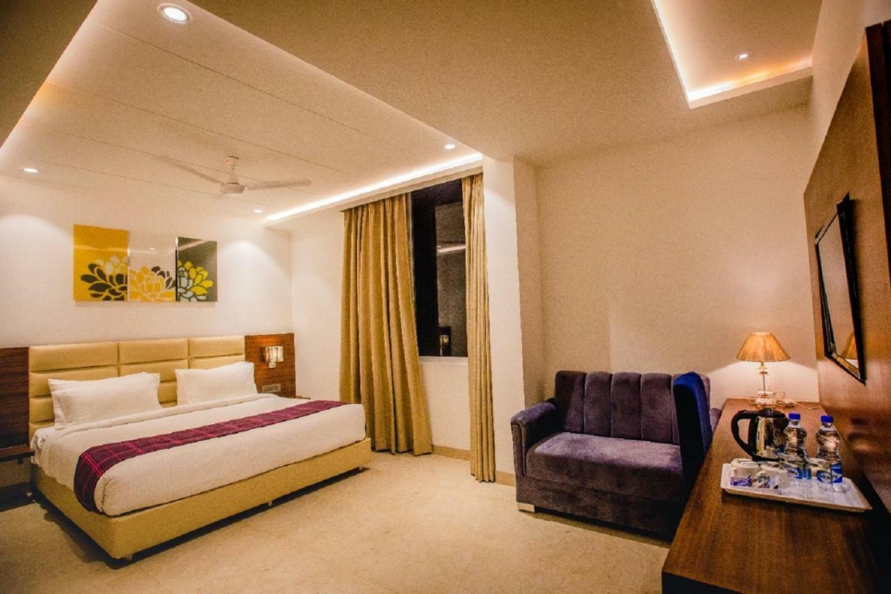 400 m2, 21 yatak odalı, 21 banyolu Müstakil Ev, Tajganj bölgesinde Agra  Dış mekan fotoğraf