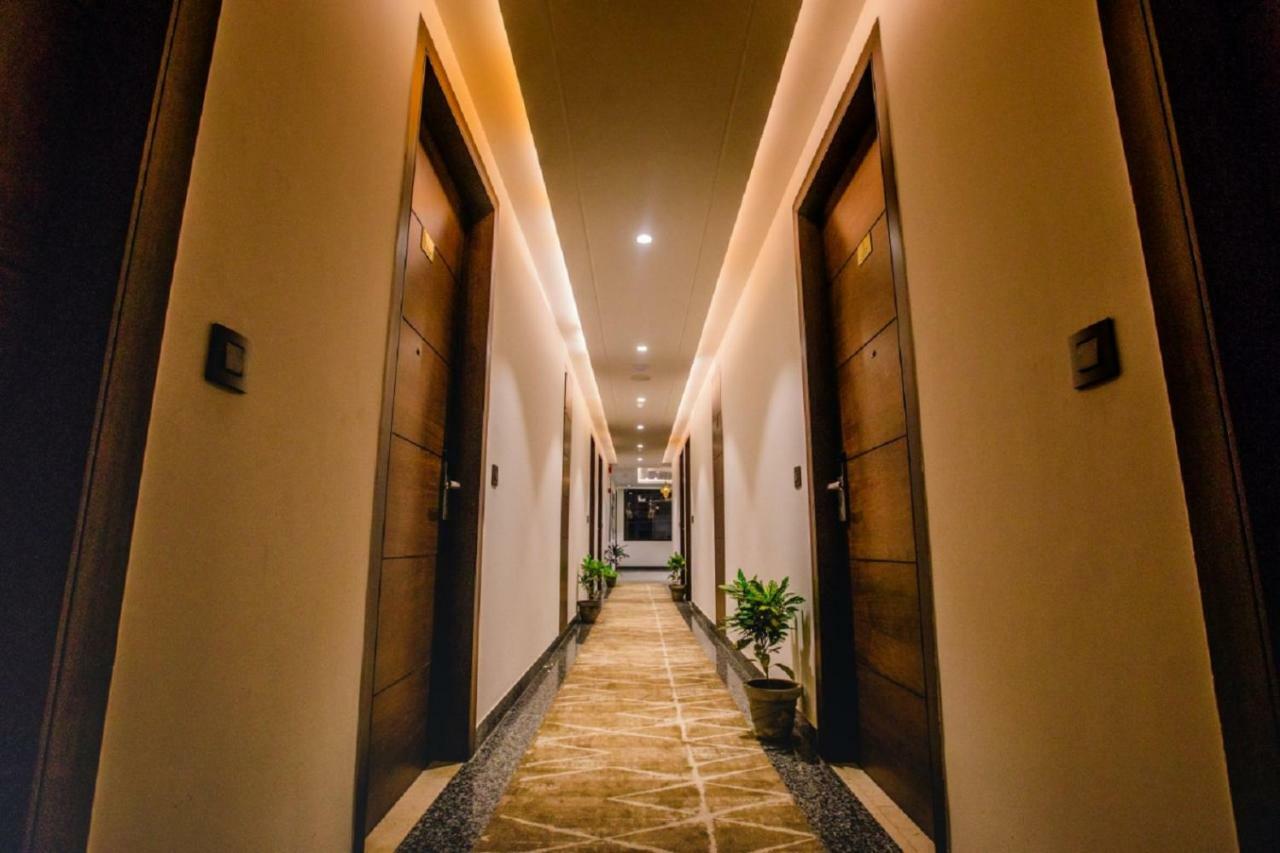 400 m2, 21 yatak odalı, 21 banyolu Müstakil Ev, Tajganj bölgesinde Agra  Dış mekan fotoğraf