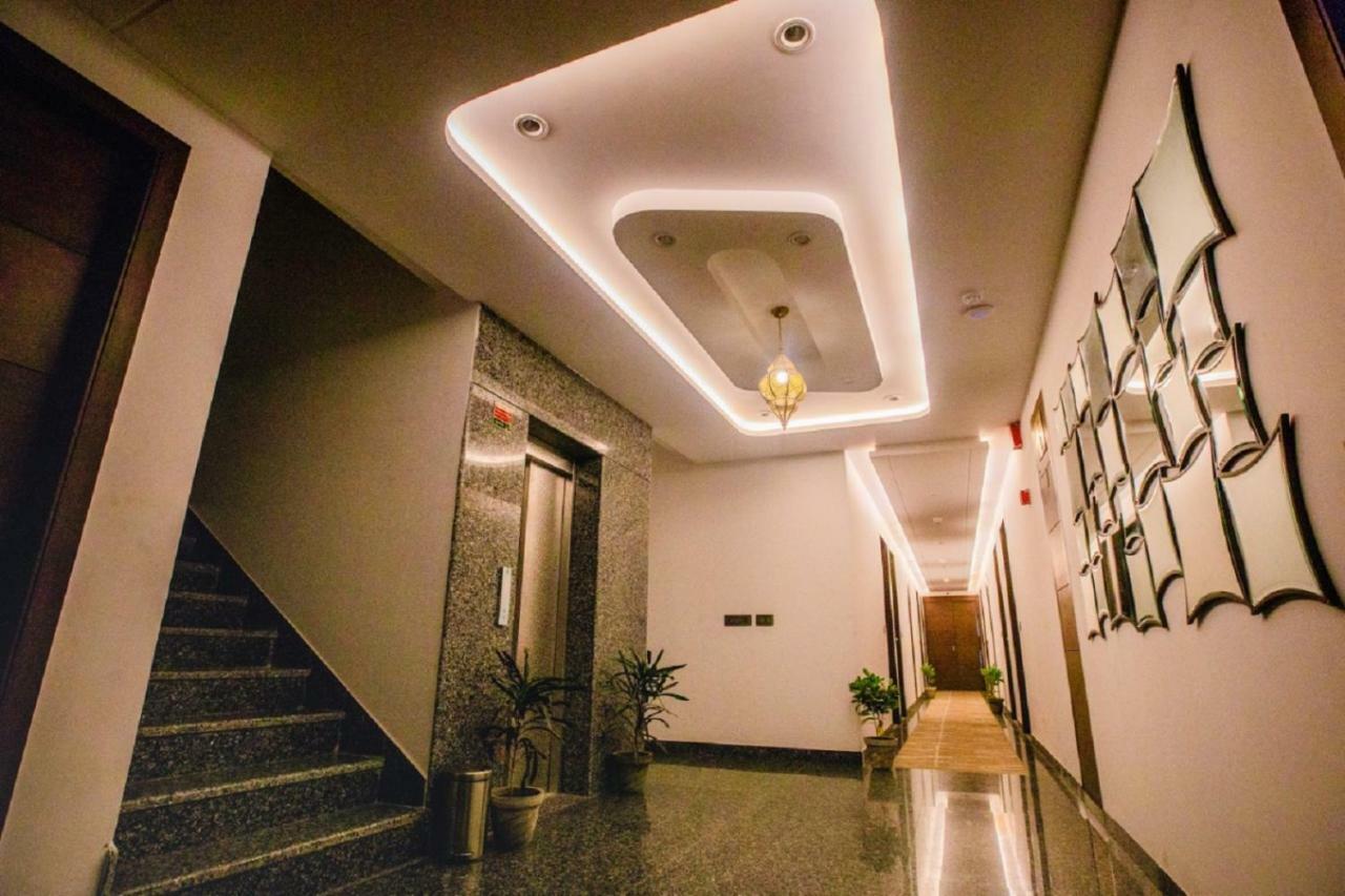 400 m2, 21 yatak odalı, 21 banyolu Müstakil Ev, Tajganj bölgesinde Agra  Dış mekan fotoğraf