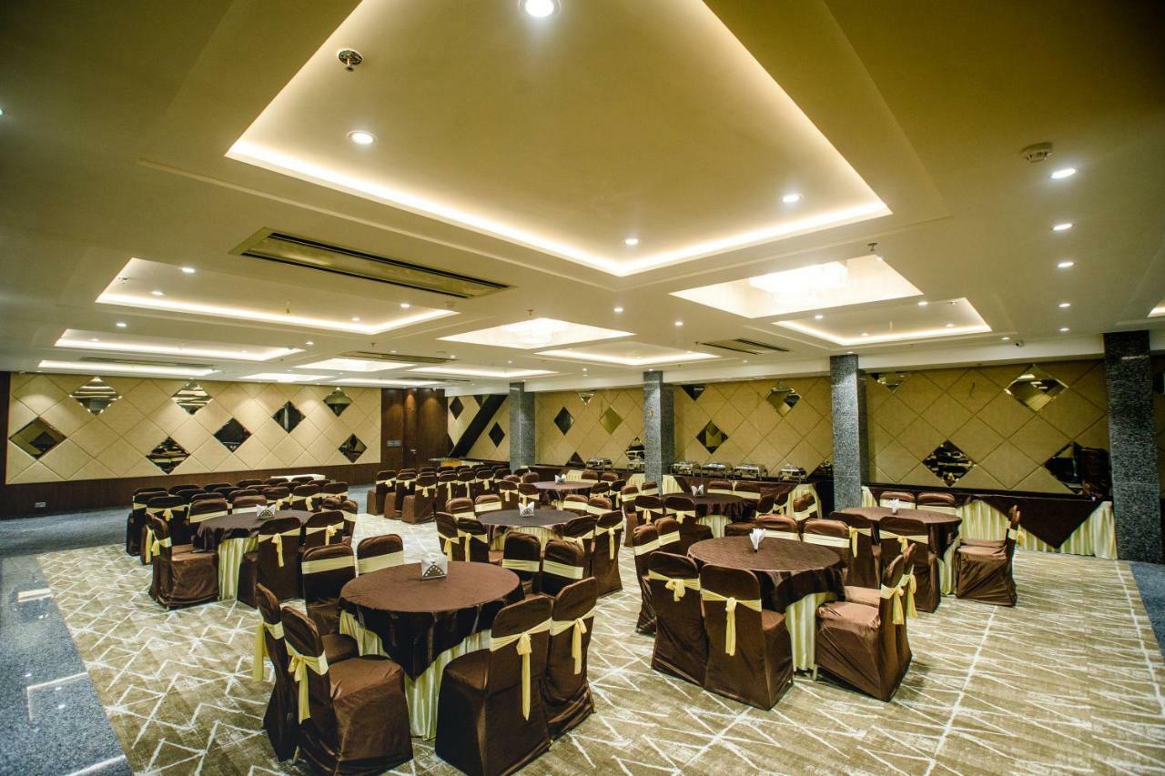 400 m2, 21 yatak odalı, 21 banyolu Müstakil Ev, Tajganj bölgesinde Agra  Dış mekan fotoğraf