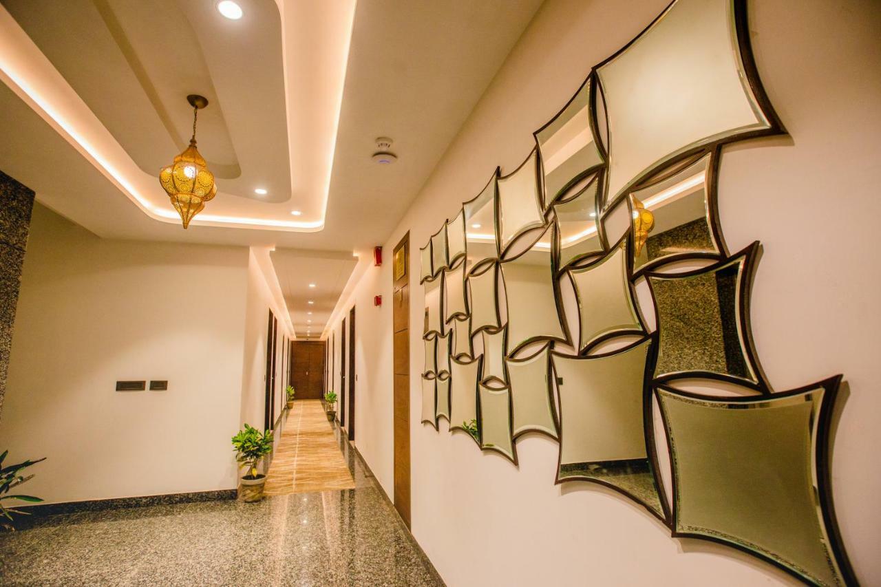 400 m2, 21 yatak odalı, 21 banyolu Müstakil Ev, Tajganj bölgesinde Agra  Dış mekan fotoğraf
