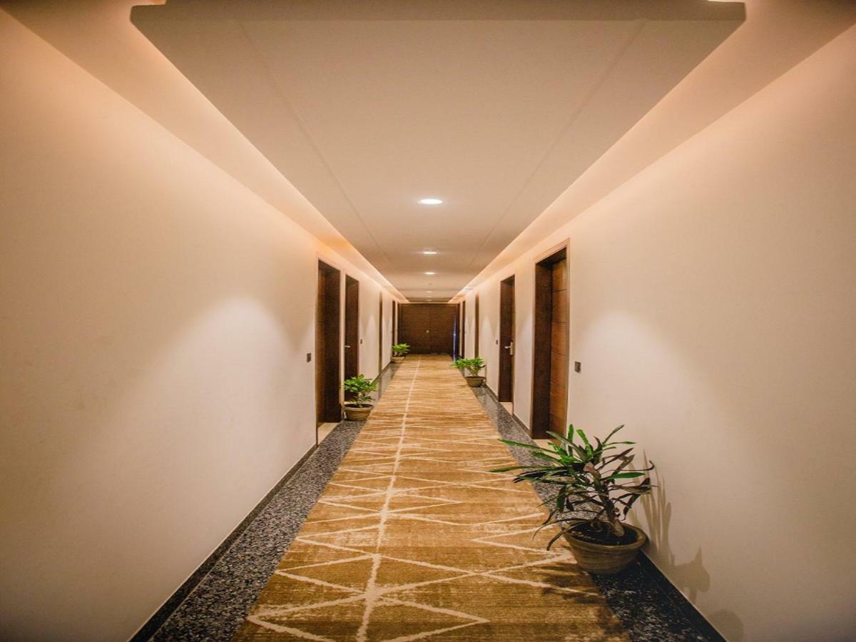 400 m2, 21 yatak odalı, 21 banyolu Müstakil Ev, Tajganj bölgesinde Agra  Dış mekan fotoğraf