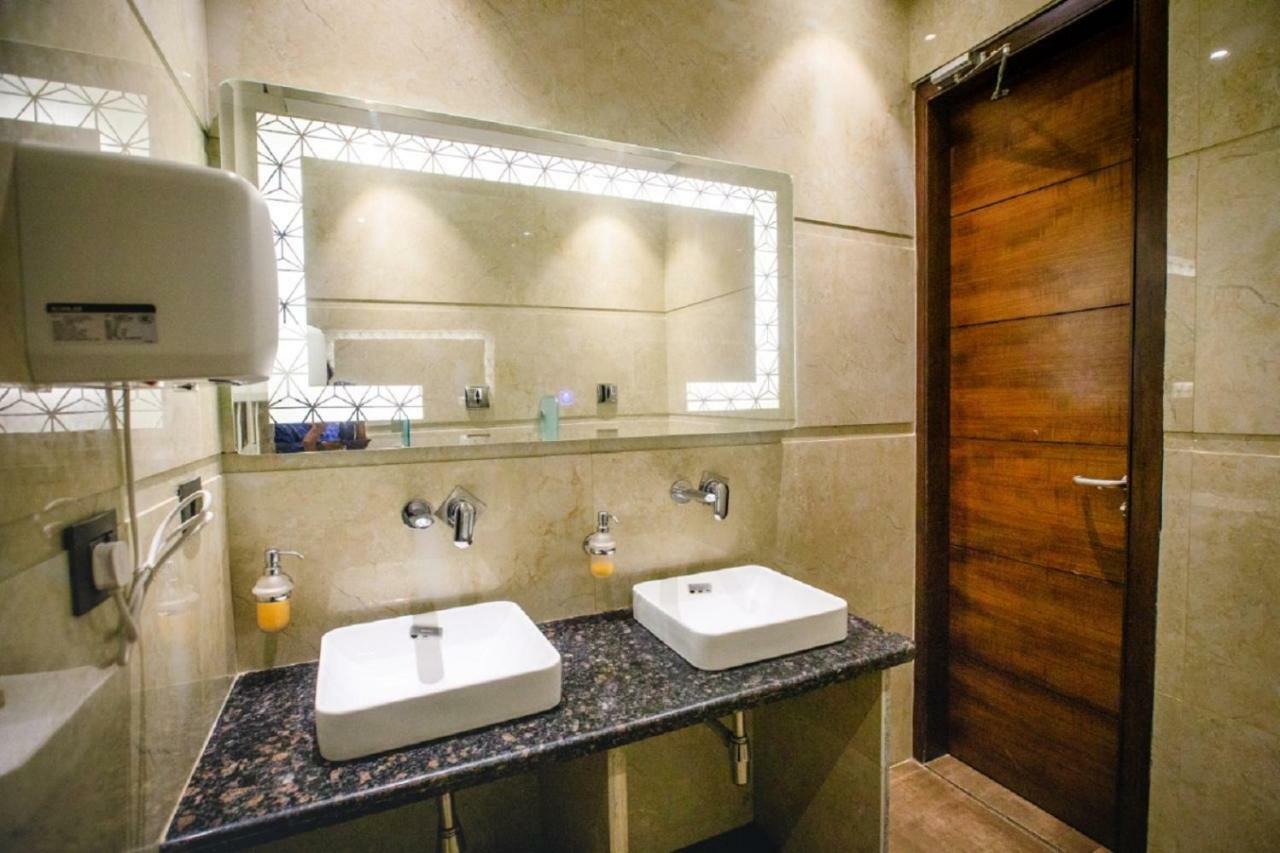 400 m2, 21 yatak odalı, 21 banyolu Müstakil Ev, Tajganj bölgesinde Agra  Dış mekan fotoğraf