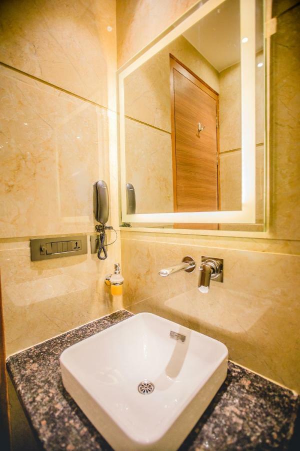 400 m2, 21 yatak odalı, 21 banyolu Müstakil Ev, Tajganj bölgesinde Agra  Dış mekan fotoğraf