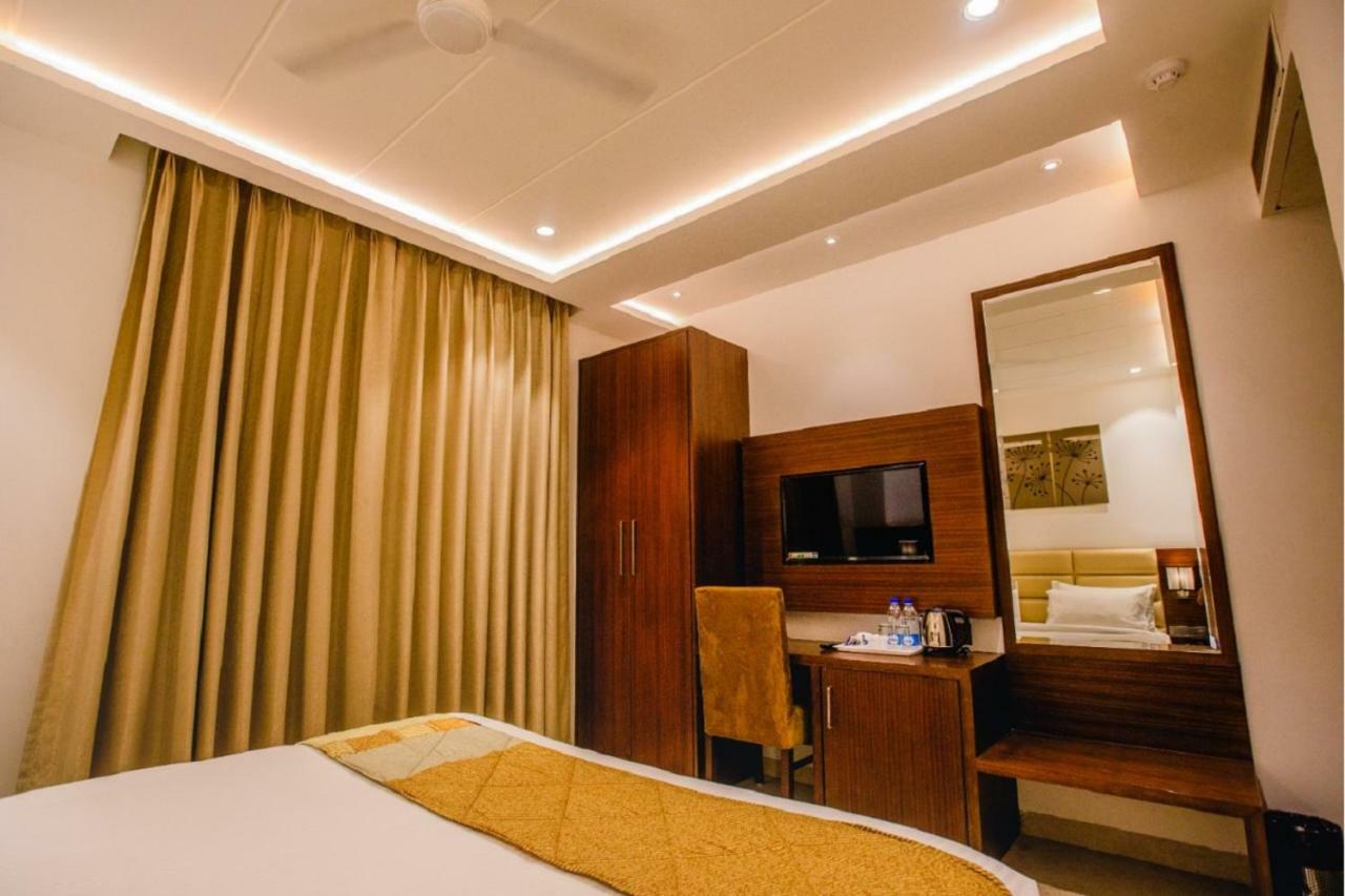 400 m2, 21 yatak odalı, 21 banyolu Müstakil Ev, Tajganj bölgesinde Agra  Dış mekan fotoğraf