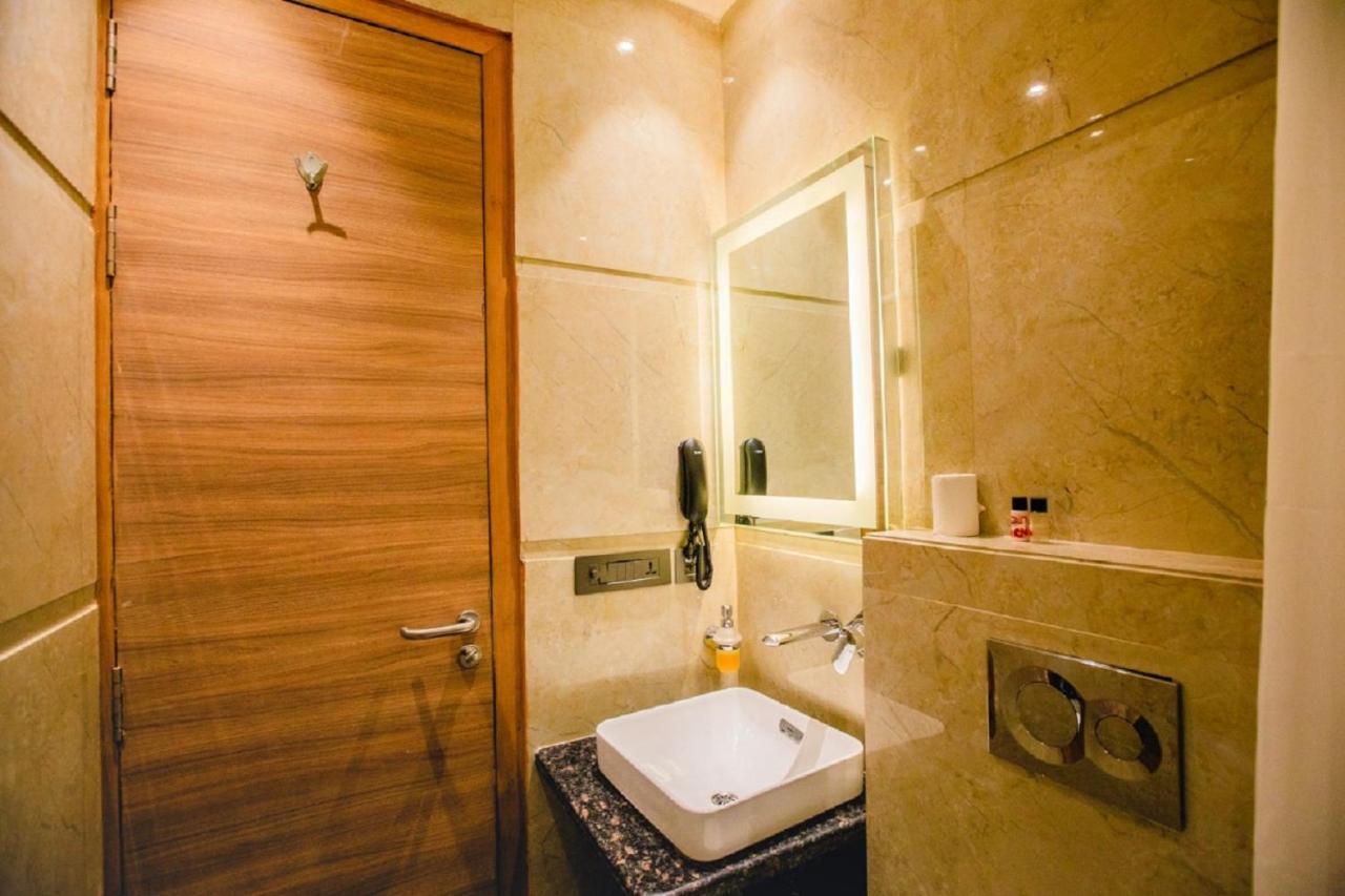 400 m2, 21 yatak odalı, 21 banyolu Müstakil Ev, Tajganj bölgesinde Agra  Dış mekan fotoğraf